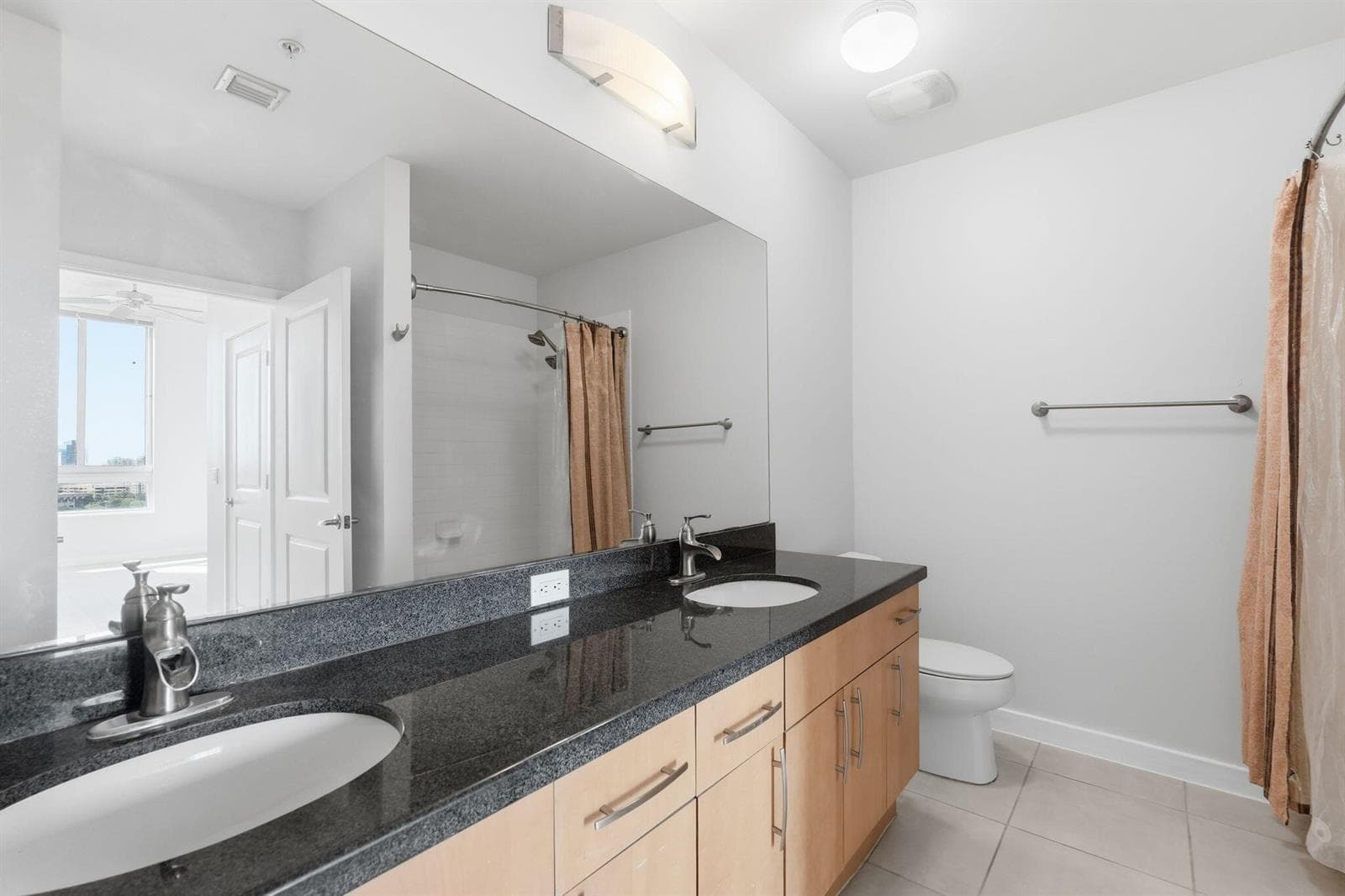 6-web-or-mls-300_S_Australian_Ave_Unit_1