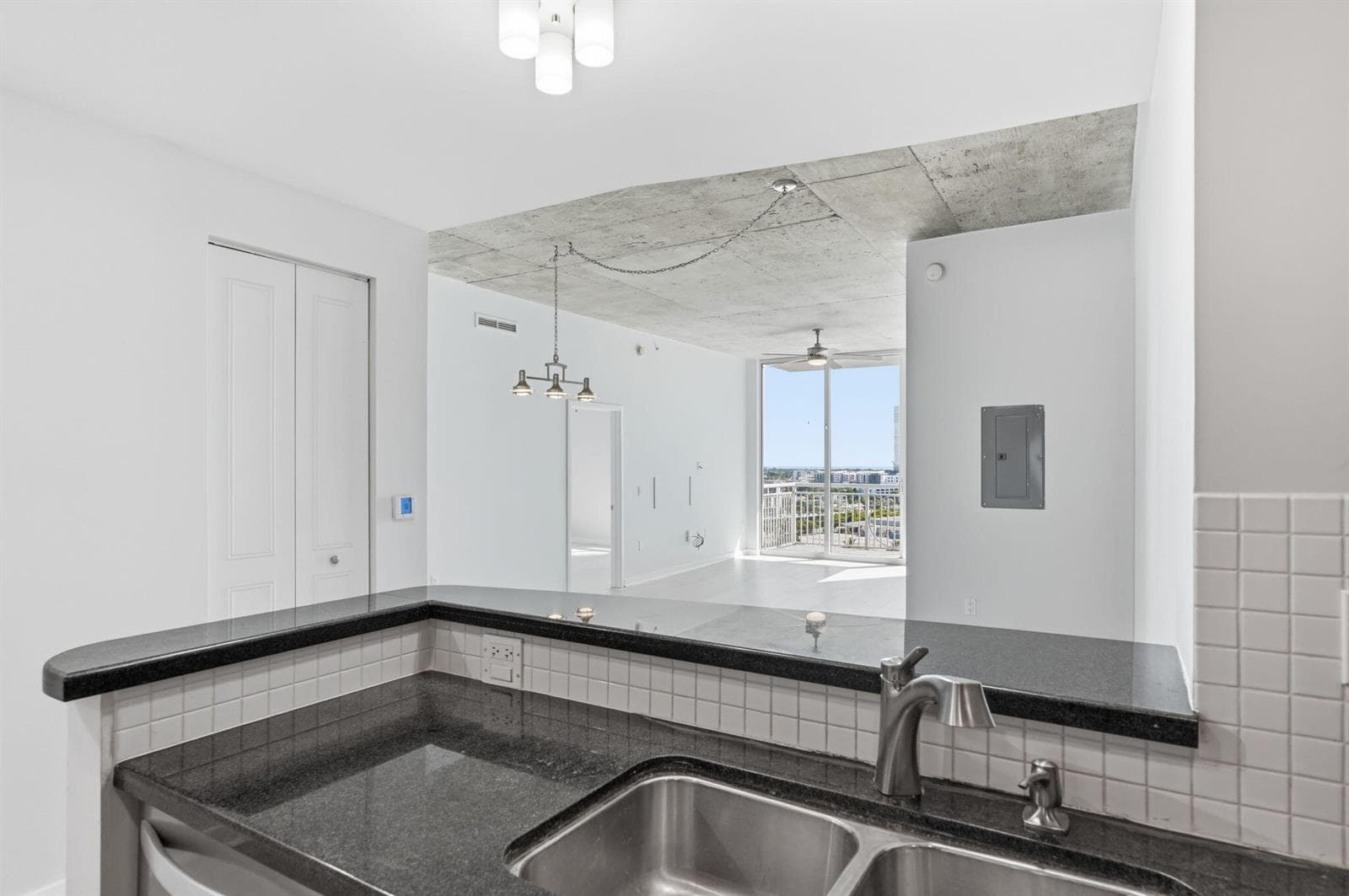 29-web-or-mls-300_S_Australian_Ave_Unit_