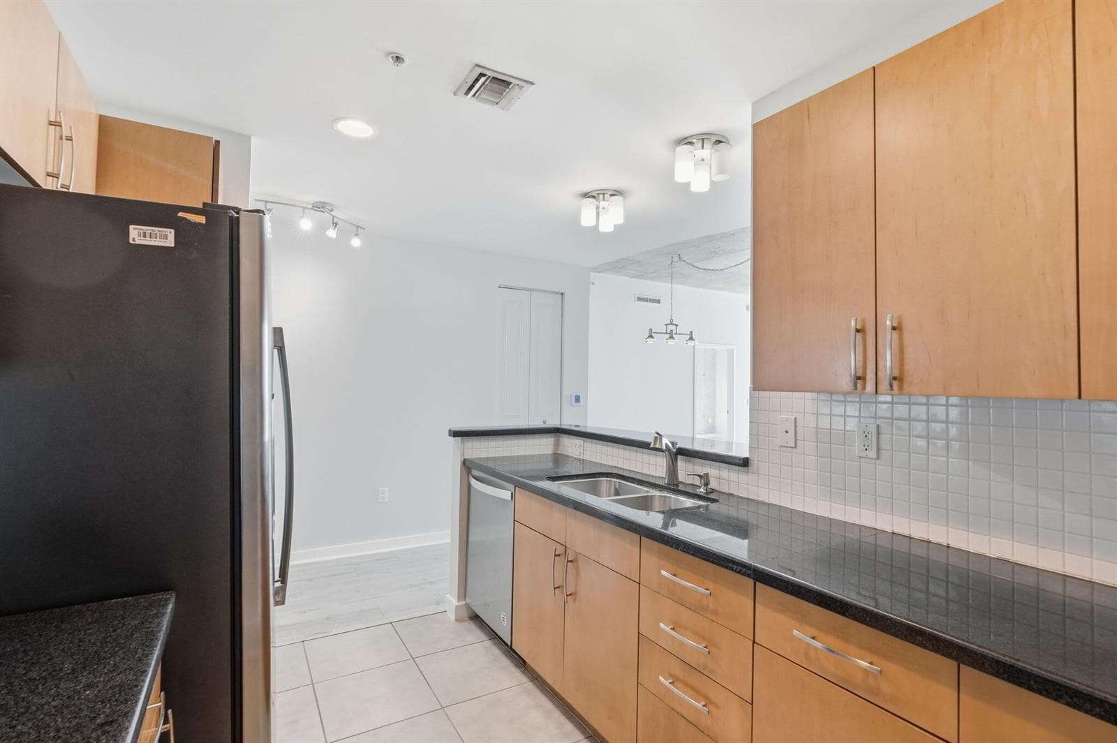25-web-or-mls-300_S_Australian_Ave_Unit_