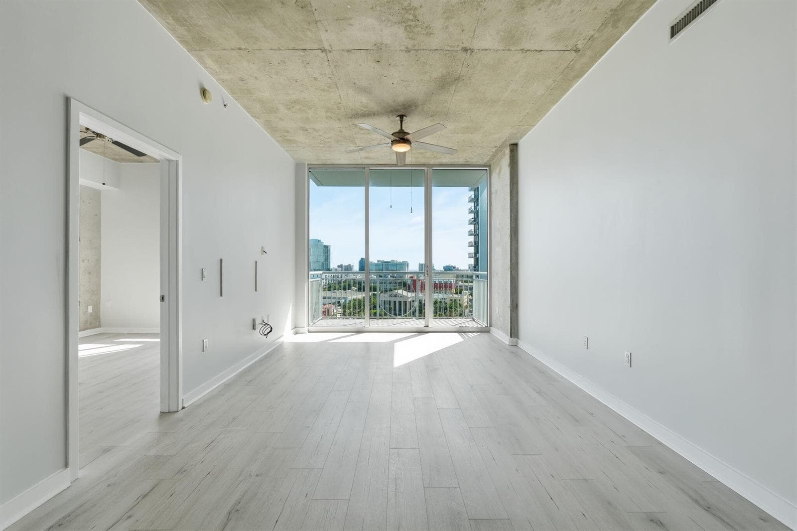 15-web-or-mls-300_S_Australian_Ave_Unit_