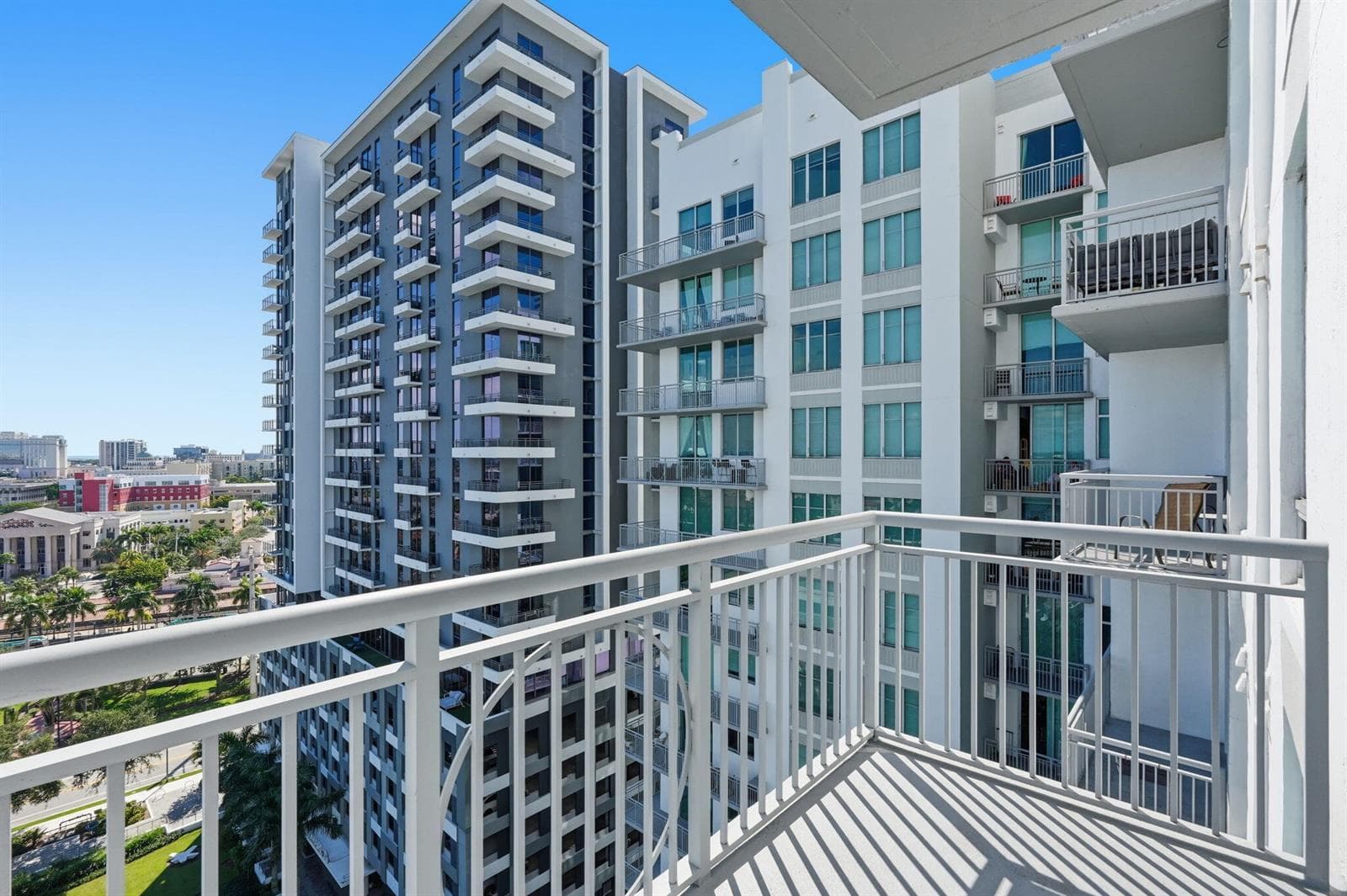 31-web-or-mls-300_S_Australian_Ave_Unit_