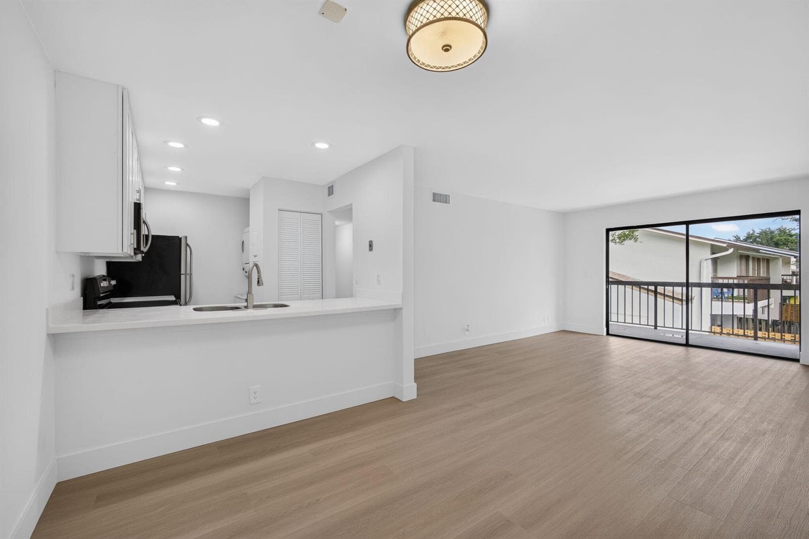 Kitchen/Living Area