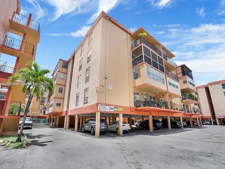 PALM-EAST GARDENS CONDO · #2305 in Hialeah - Photo 2