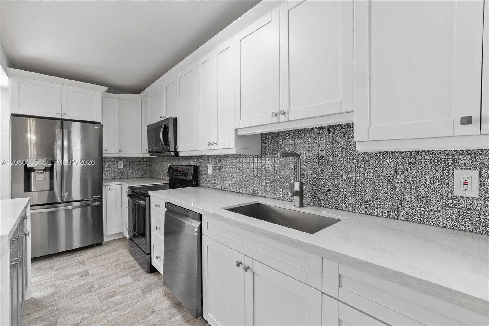 Golden House Condo · #208 in Miami Beach - Photo 2