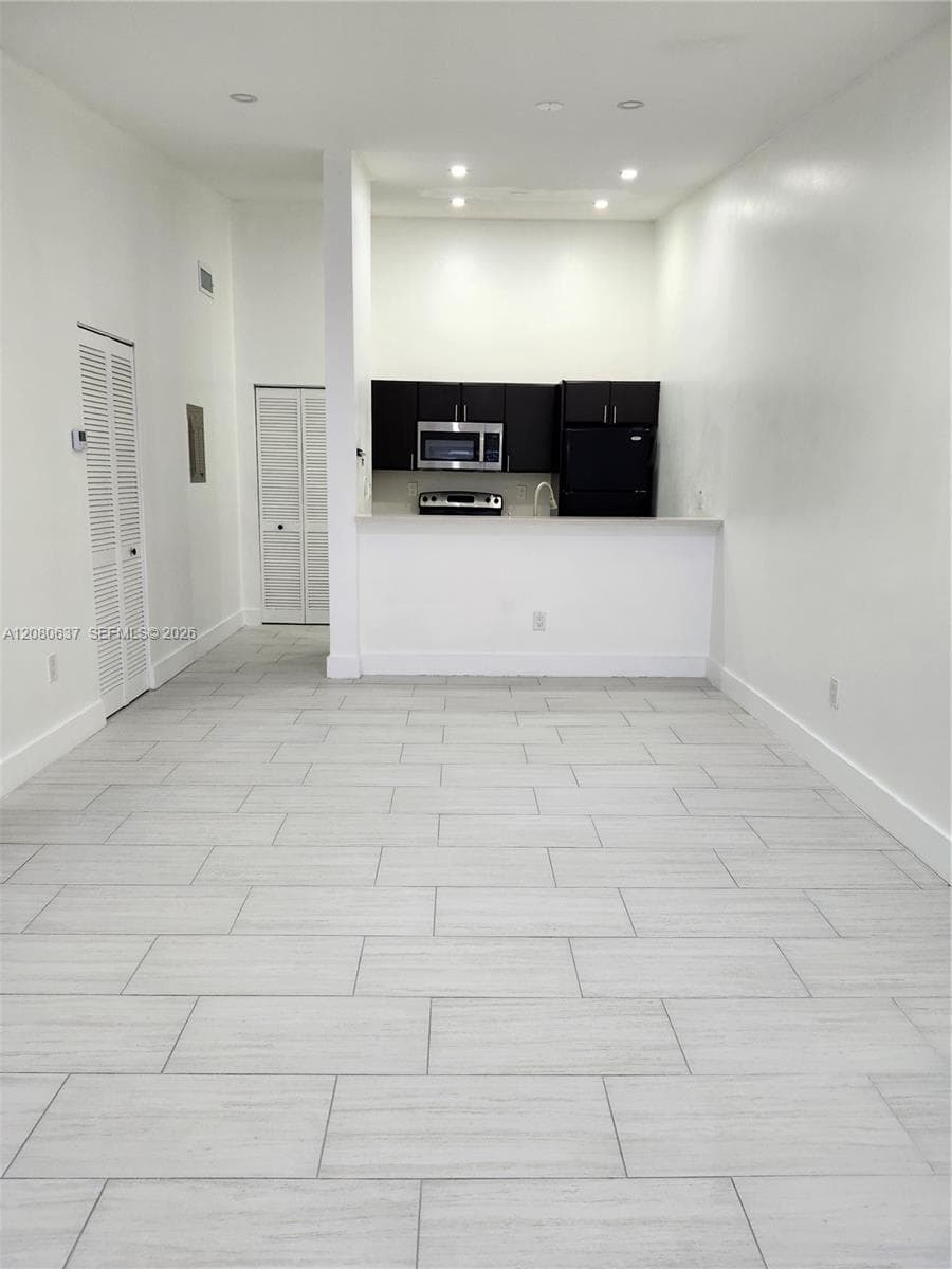 MOORS POINTE CONDO · #8-17 in Hialeah - Photo 3