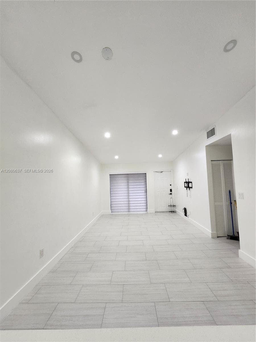 MOORS POINTE CONDO · #8-17 in Hialeah - Photo 4