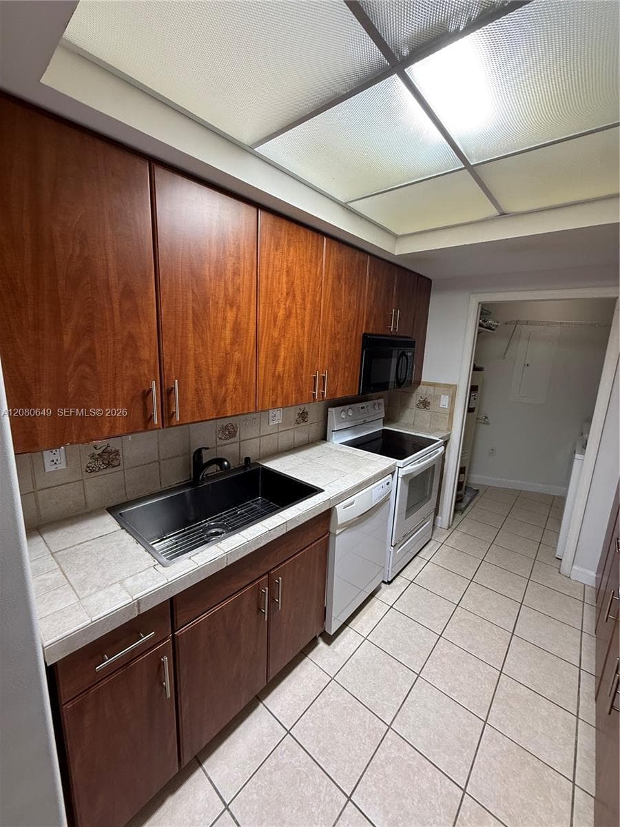 DORAL HOUSE CONDO NO 1 · #212 in Doral - Photo 7