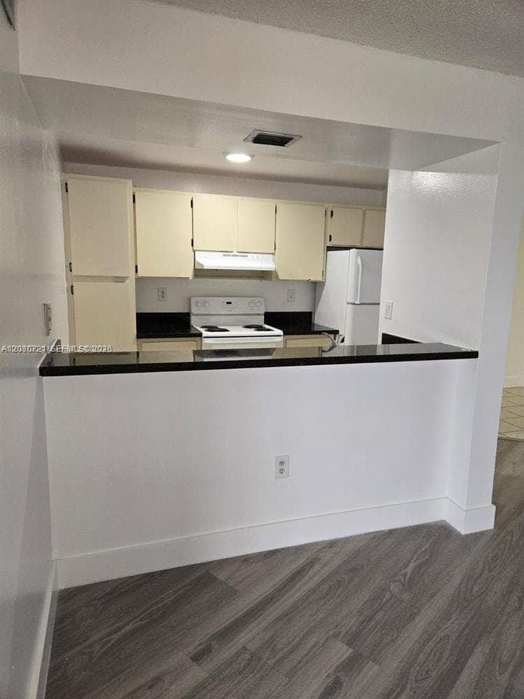 LAS BRISAS@ COUNTRY CLUB · #F205 in Hialeah - Photo 4