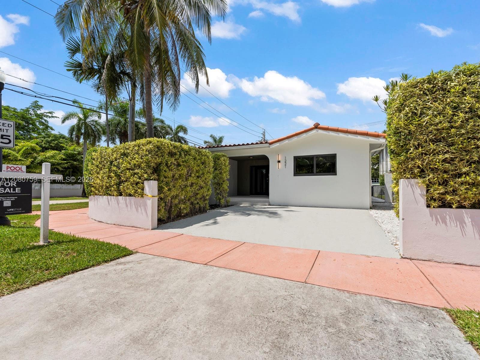 1221 Biarritz Dr photo 1