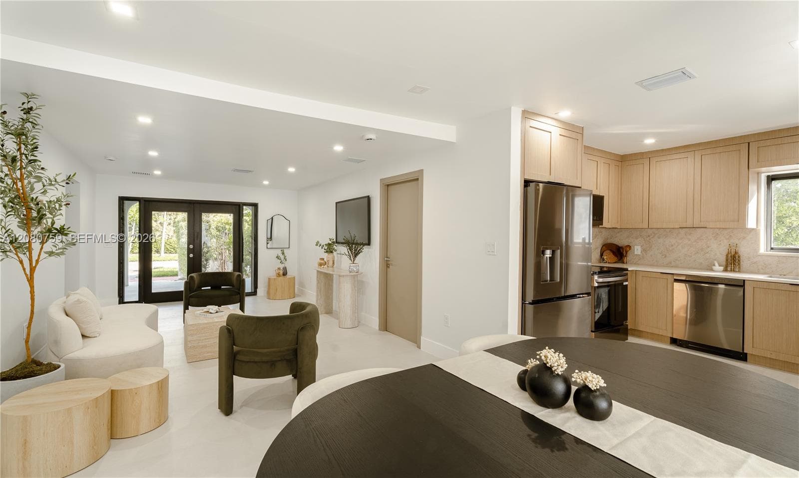 1221 Biarritz Dr photo 5