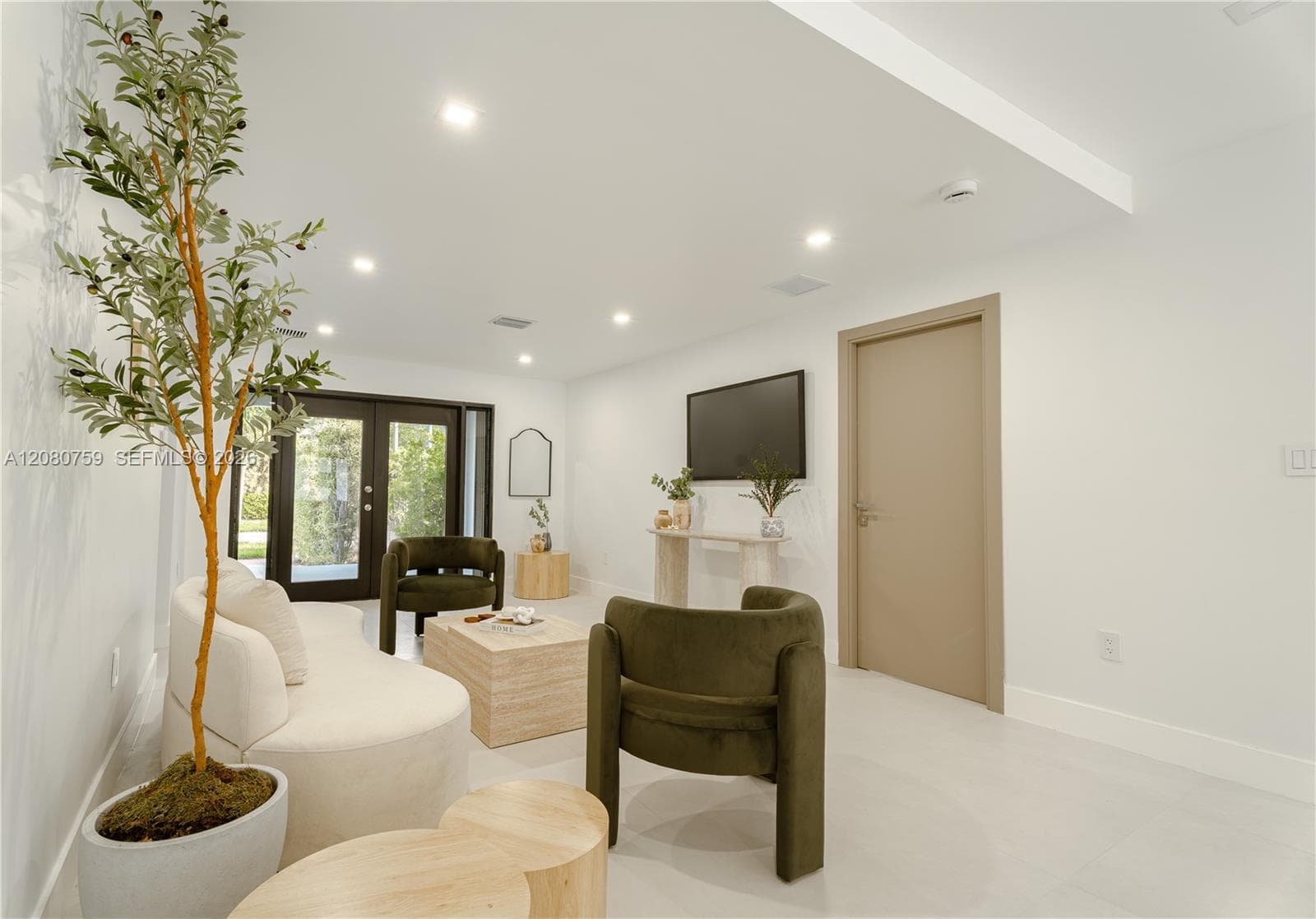 1221 Biarritz Dr photo 11