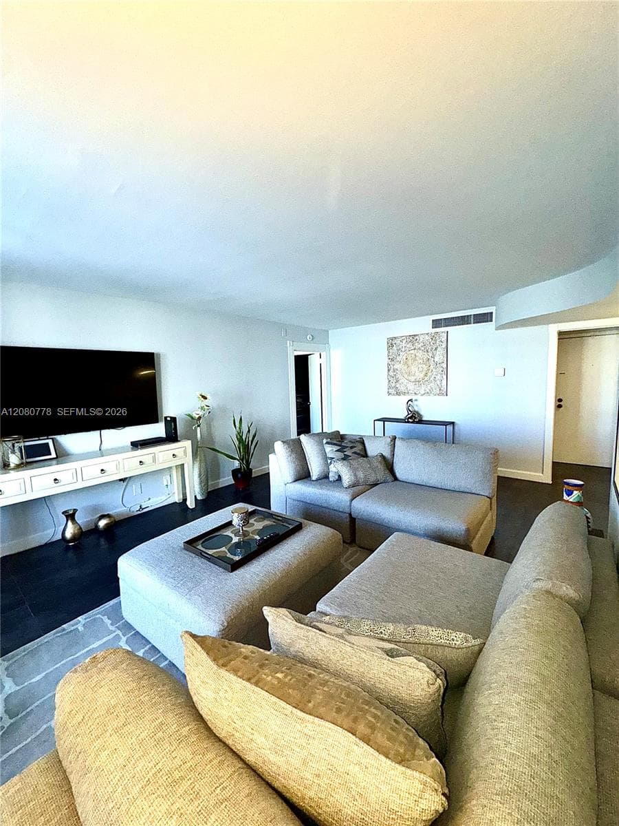 LAKE POINT TOWER CONDO · #806 in Hallandale Beach - Photo 9
