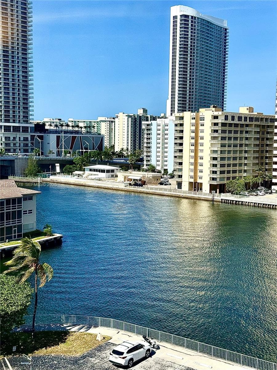 LAKE POINT TOWER CONDO · #806 in Hallandale Beach - Photo 4