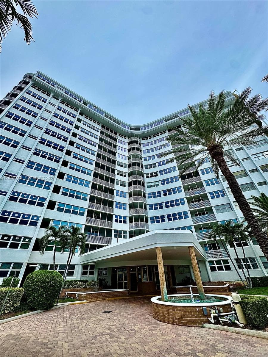 LAKE POINT TOWER CONDO · #806 in Hallandale Beach - Photo 97
