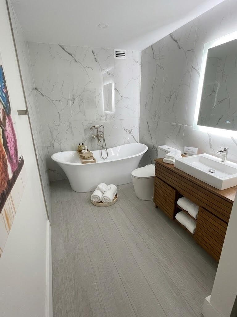masterbathvacationrentalphoto