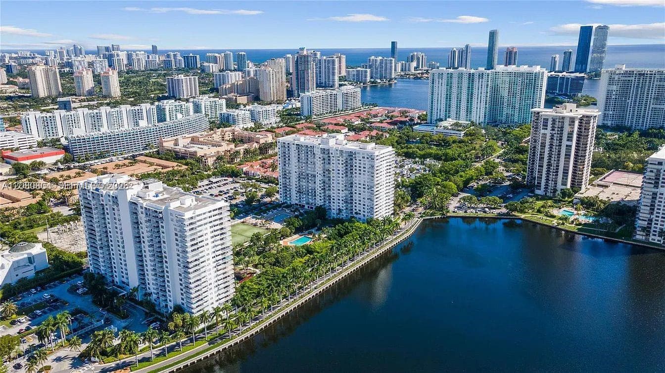 ADMIRALS PORT CONDO-EAST · #1016W in Aventura - Photo 1