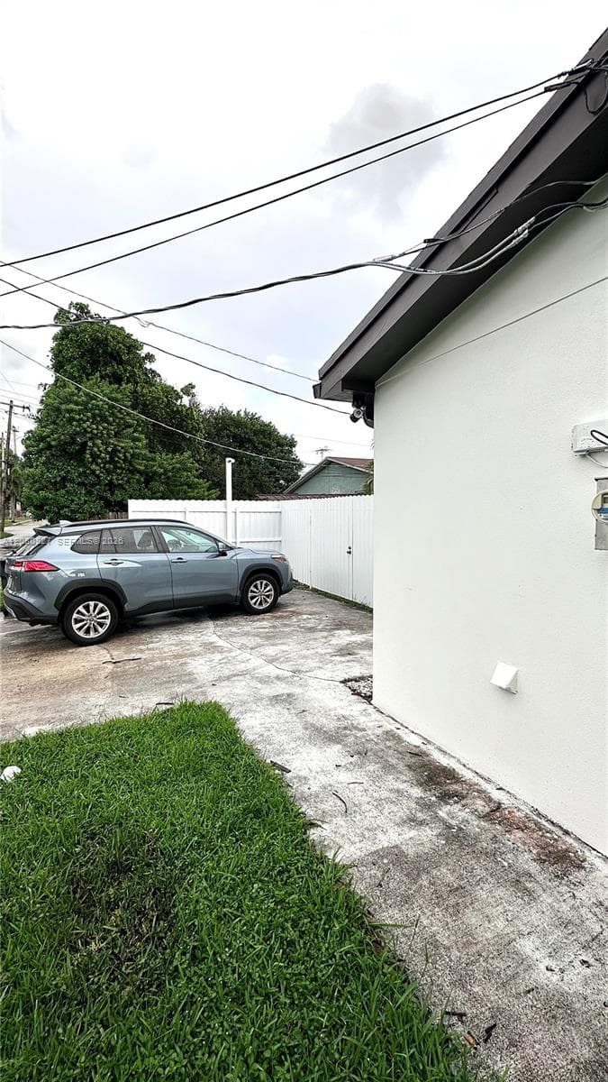2415 Thomas st #B photo 3