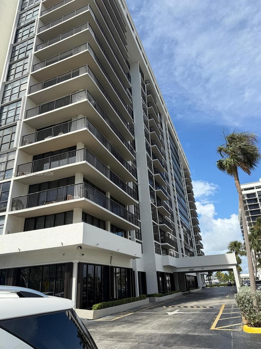 Avant Garde · #407 in Hallandale Beach - Photo 1