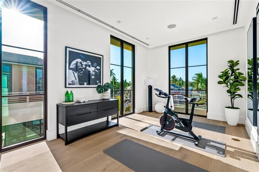 dash_FITNESS_ROOM_ANGLE_RIGHT