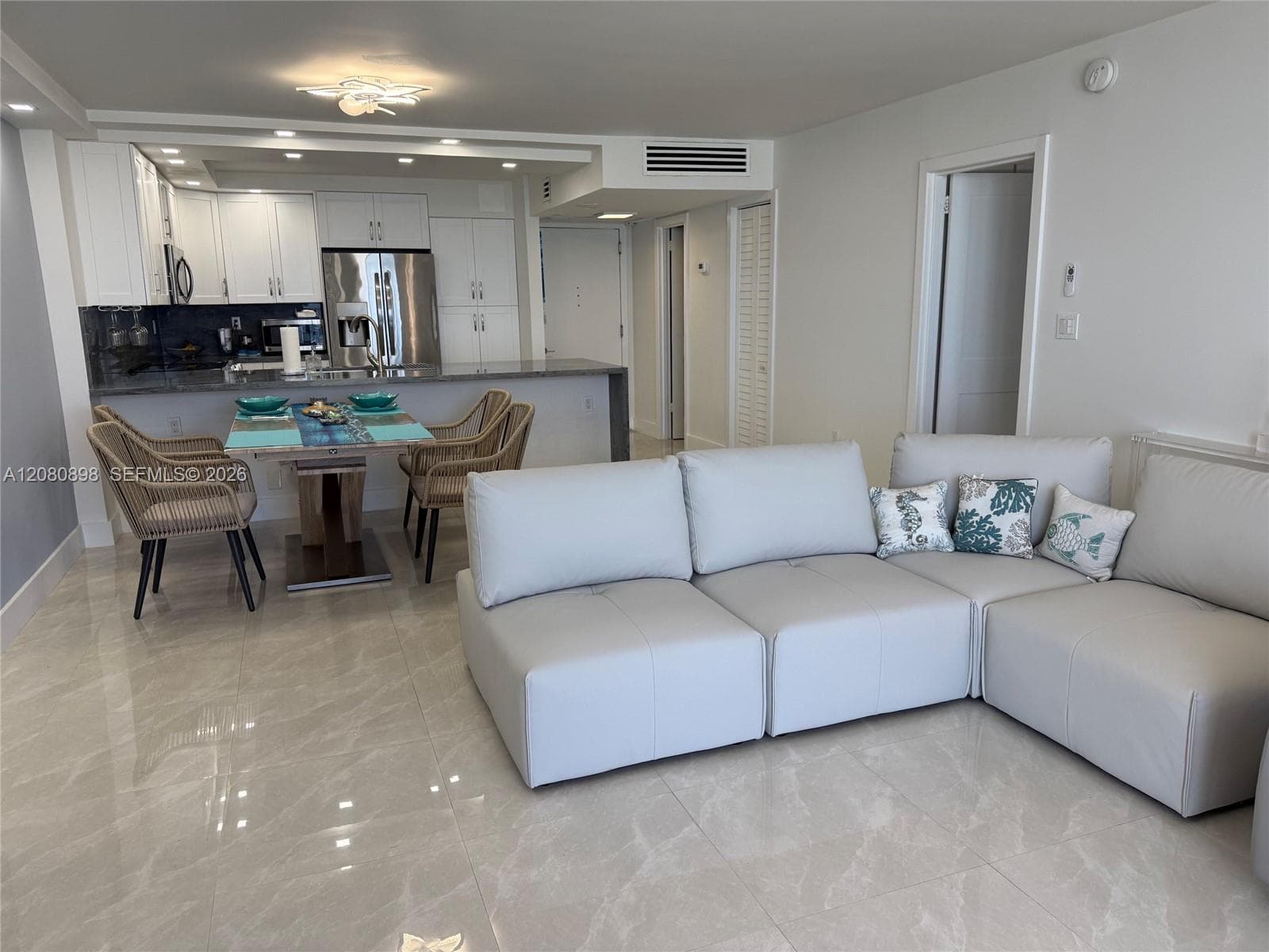 ARLEN BEACH CONDO · #908 in Miami Beach - Photo 2