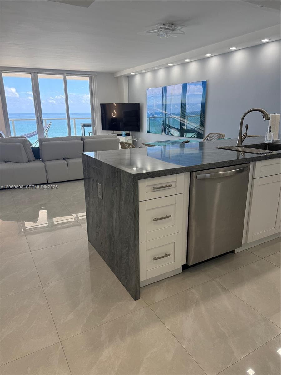ARLEN BEACH CONDO · #908 in Miami Beach - Photo 7