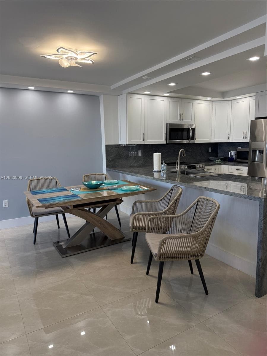 ARLEN BEACH CONDO · #908 in Miami Beach - Photo 4