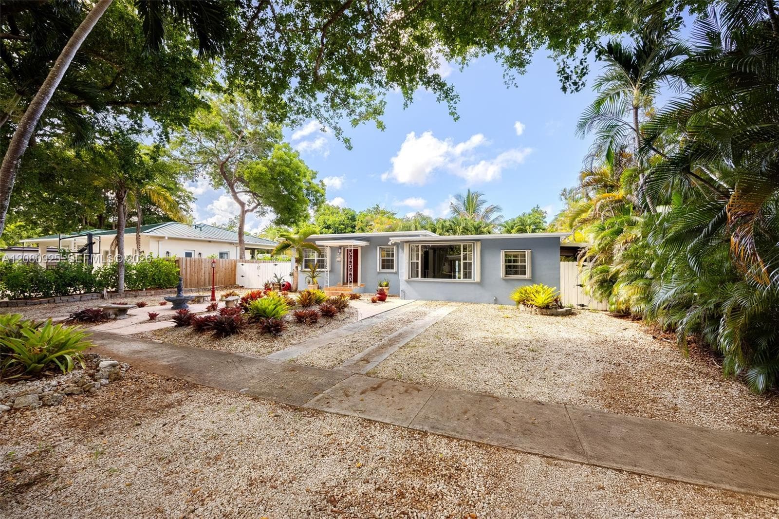 5960 SW 46th Ter photo 3
