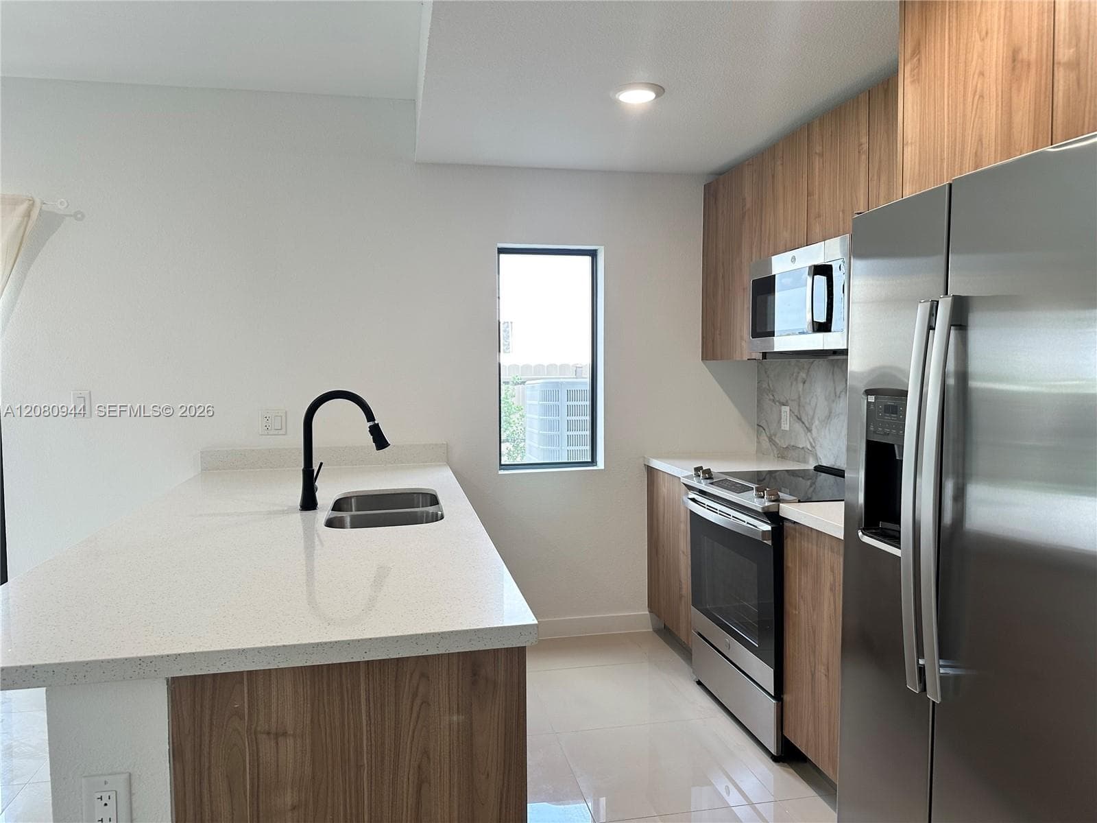 307 NW 13th Pl #0 photo 6