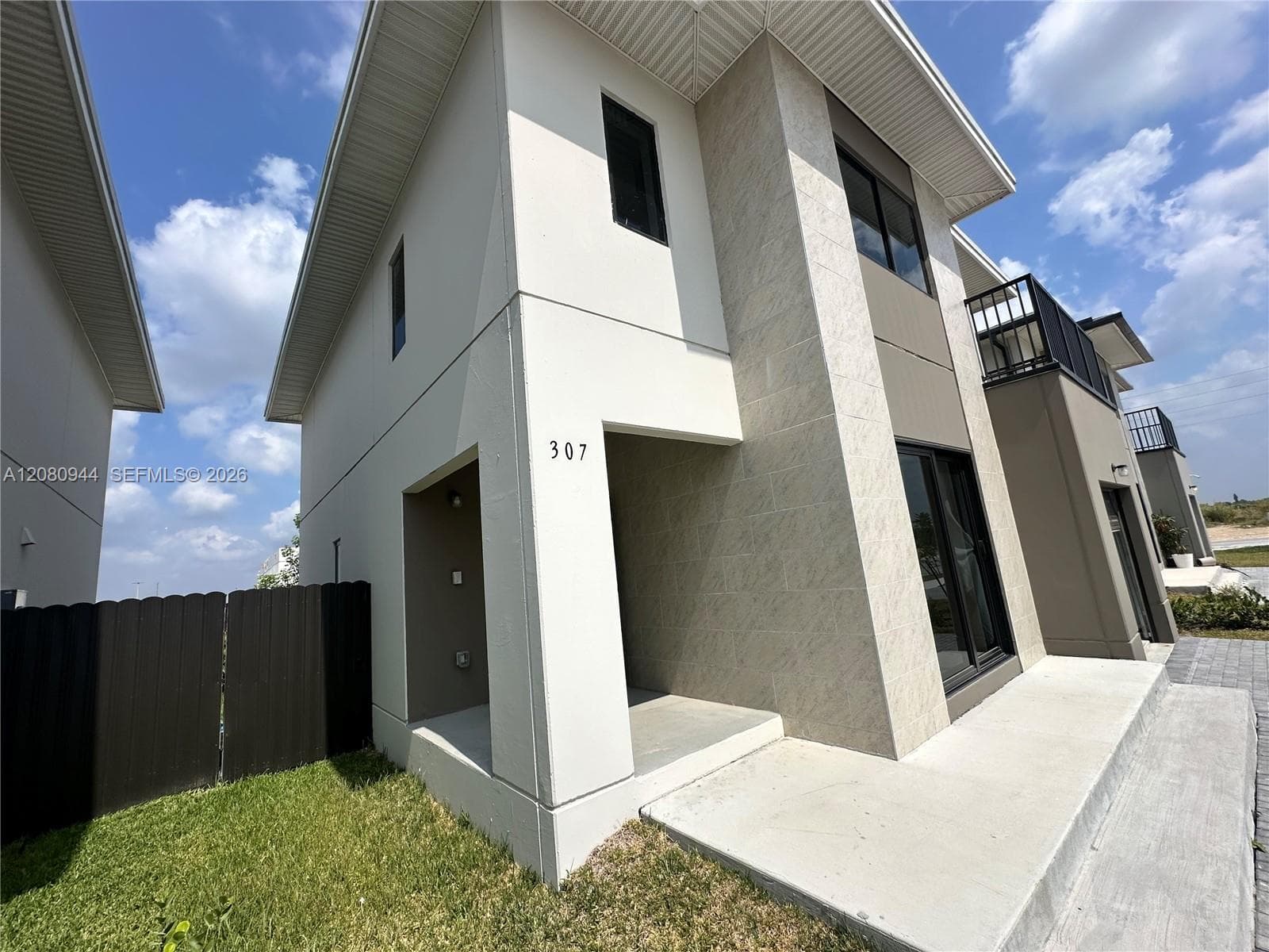 307 NW 13th Pl #0 photo 11