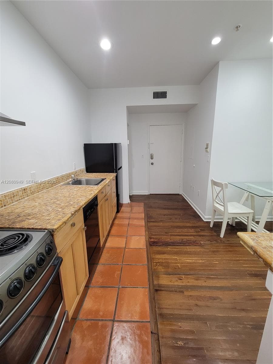 HAMILTON CONDO · #105 in Miami Beach - Photo 8