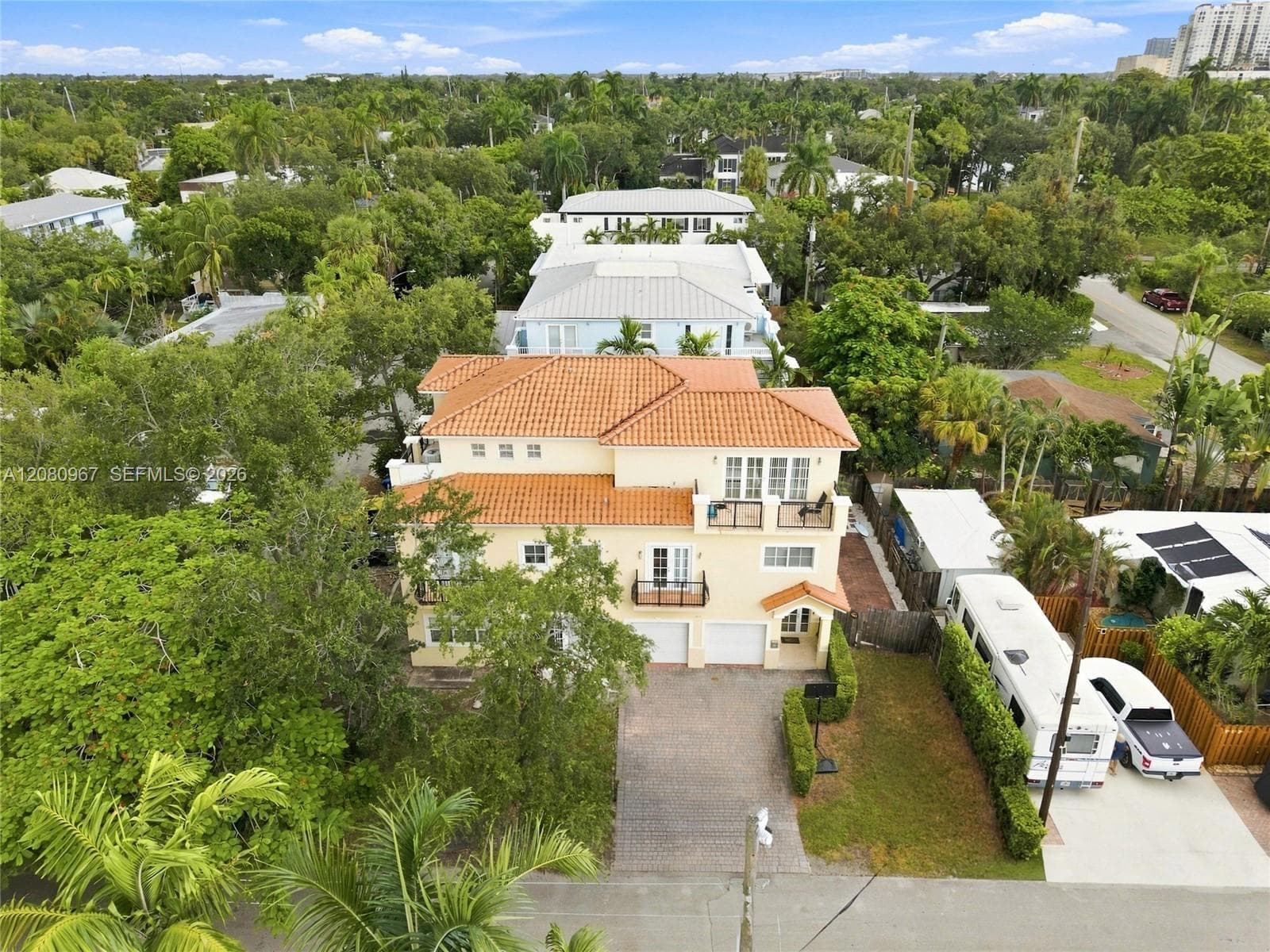 913 SW 8th St #2 photo 38