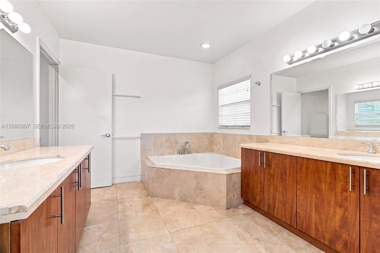 913 SW 8th St #2 photo 19