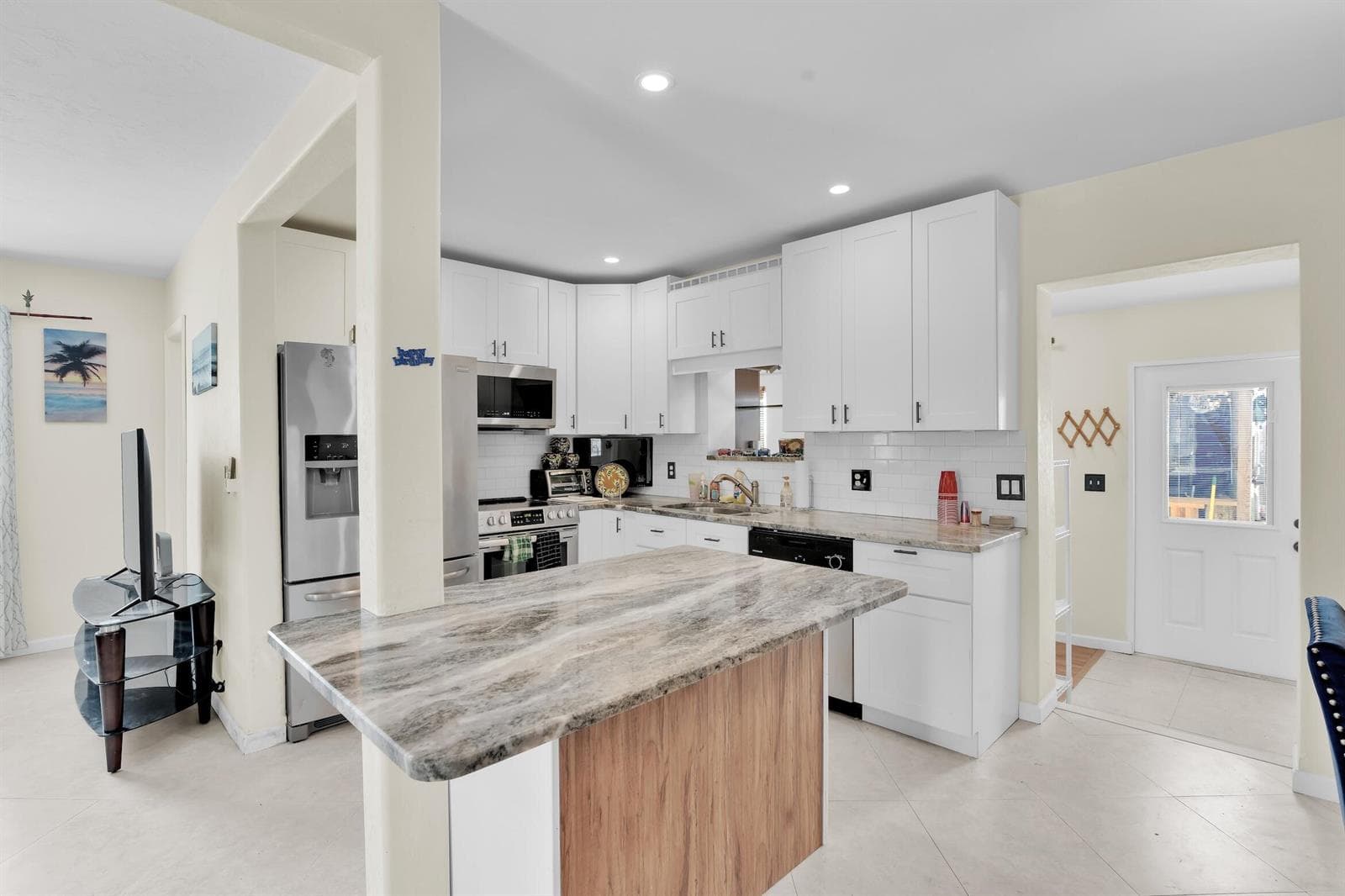 5221 NE 16th Ave Pompano Beach -12