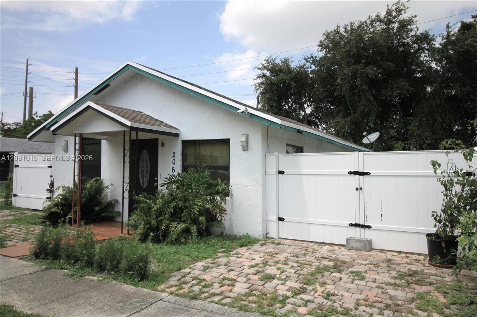 206 SW 2nd Ter photo 2