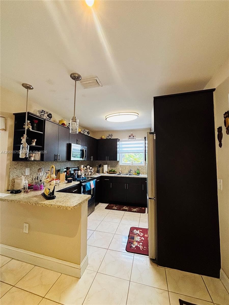502 NW 7th Ave photo 9