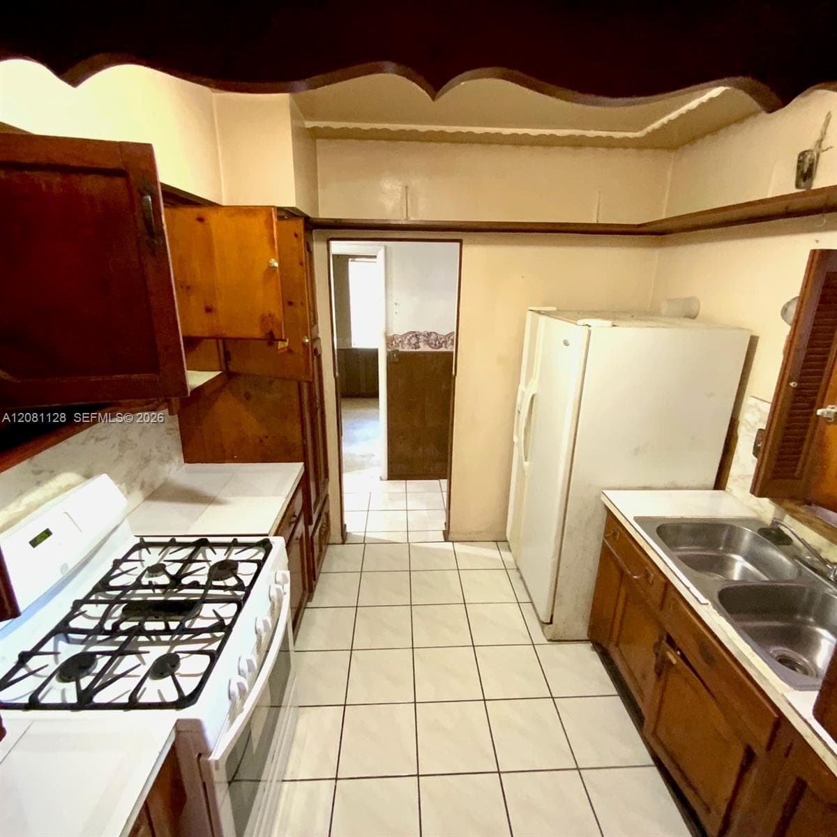 651 Jann Ave photo 9