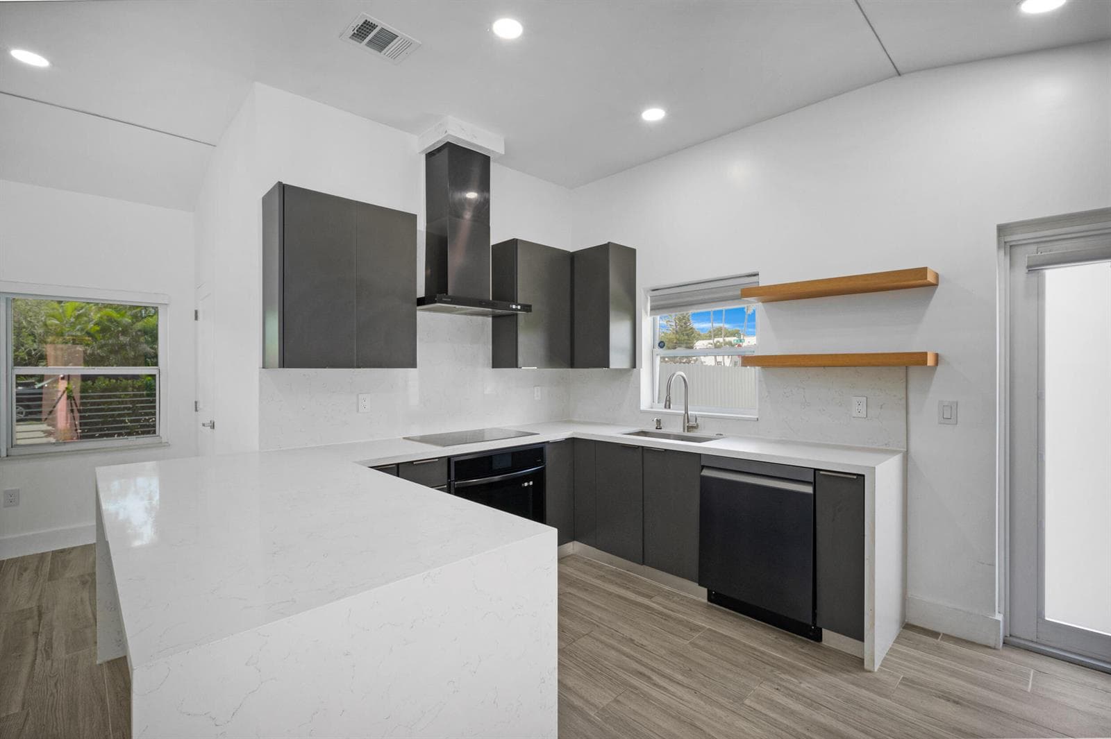 accutour_01 245-sw-20th-st -009