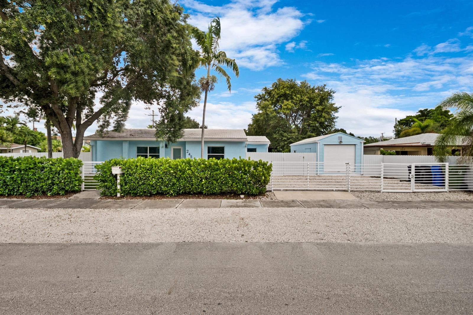 accutour_01 245-sw-20th-st -002