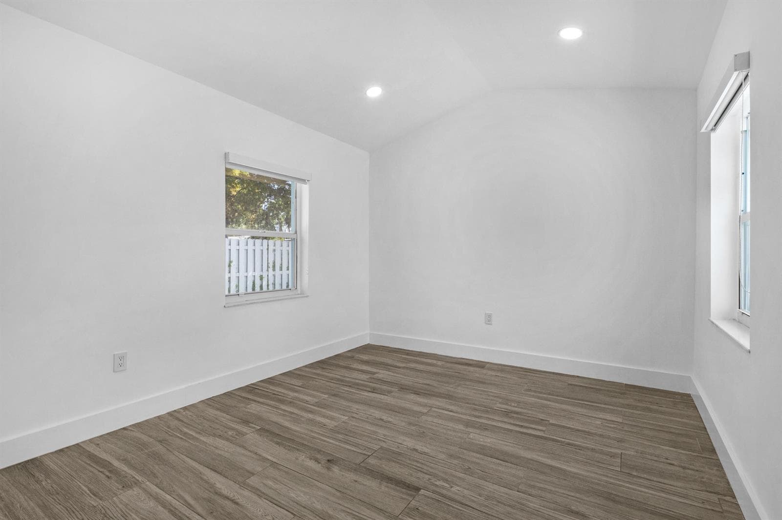 accutour_01 245-sw-20th-st -011