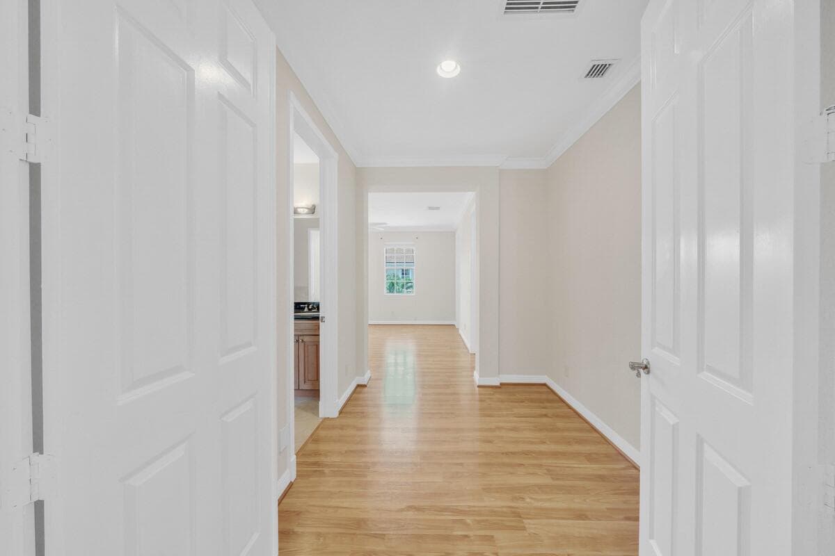 23 Primary Bedroom (3)