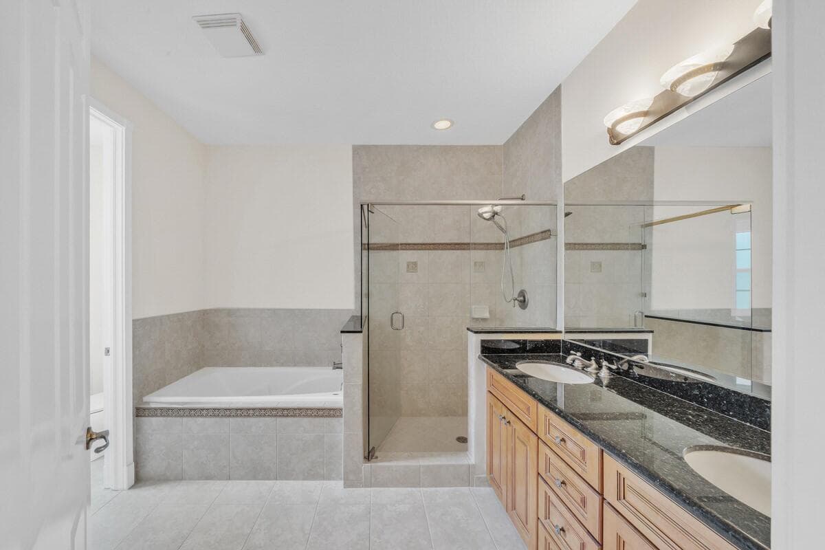 25 Primary Bathroom (3)