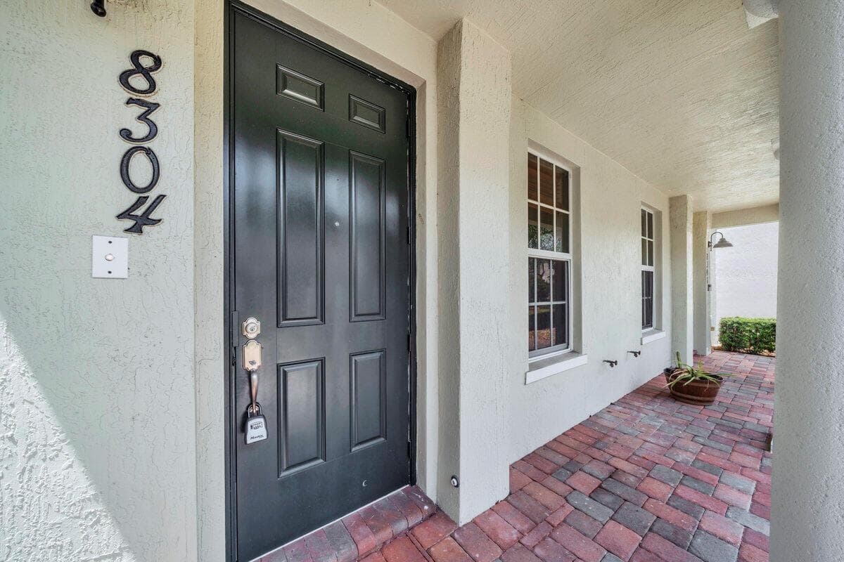 1 Exterior Front (2)