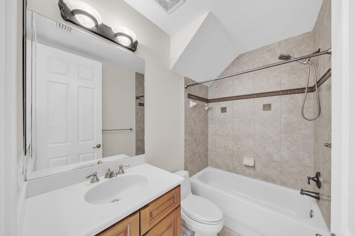 11 Guest Bathroom (1)