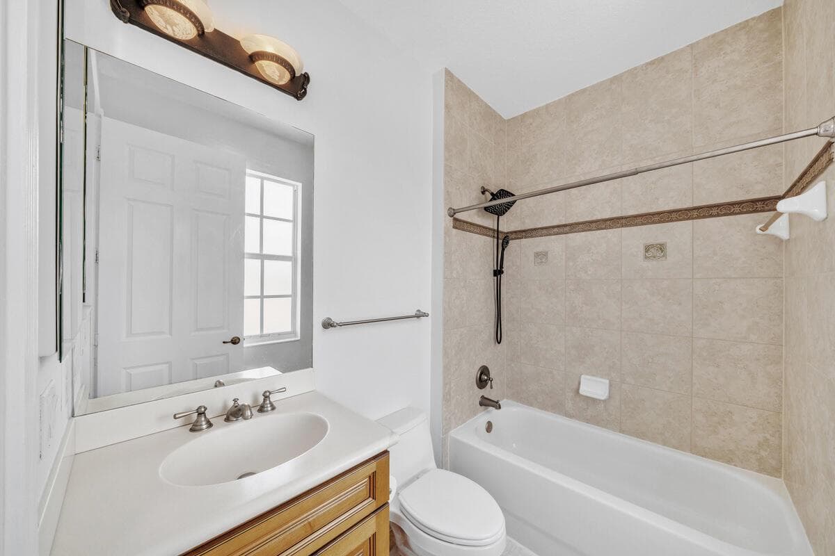 19 Guest Bathroom B (1)