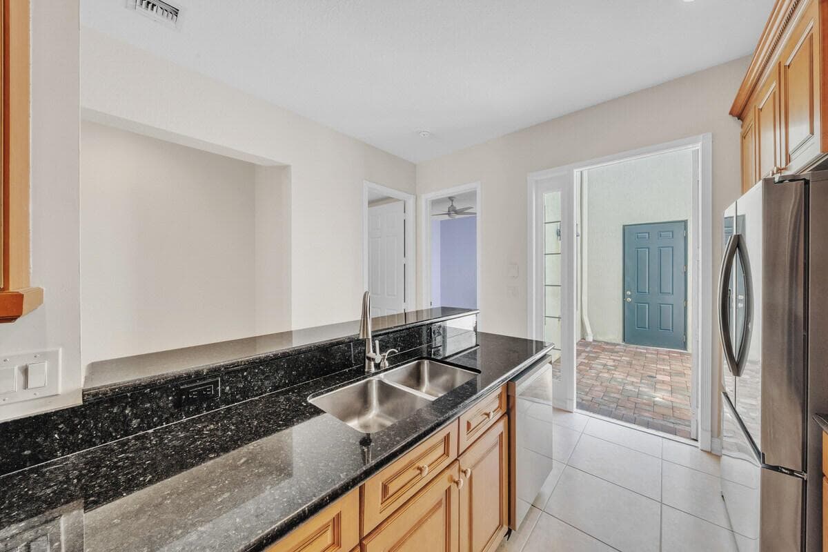 9 Kitchen (1)