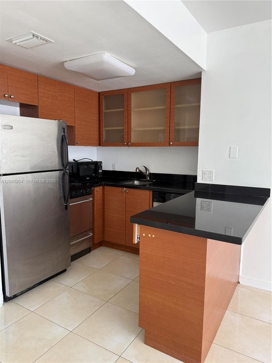 ALOHA CONDO · #103 in Miami Beach - Photo 9