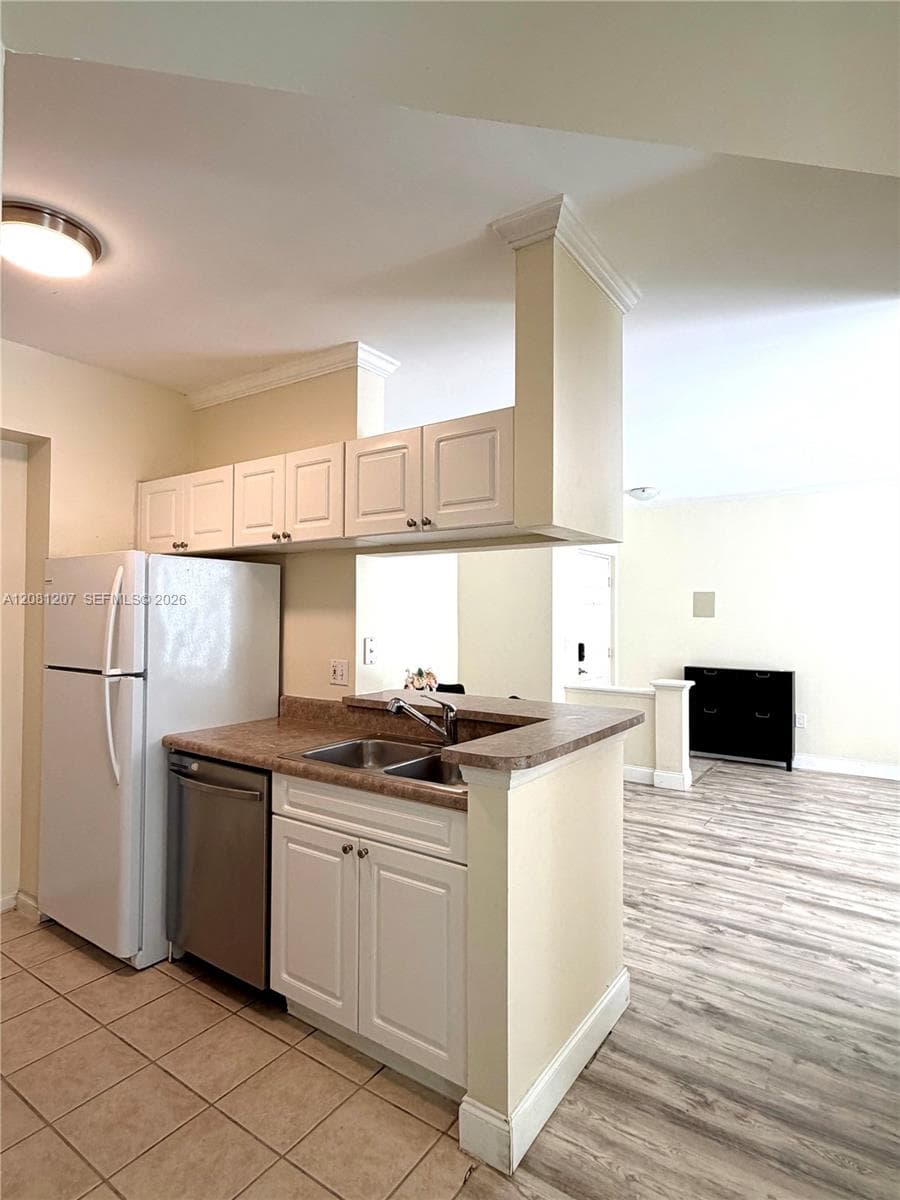 Porto Bellagio · #2419 in Sunny Isles Beach - Photo 6