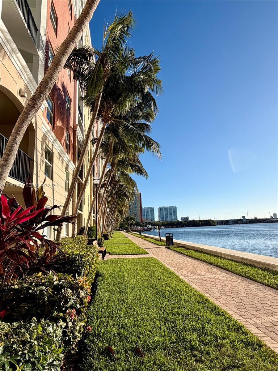 Porto Bellagio · #2419 in Sunny Isles Beach - Photo 20