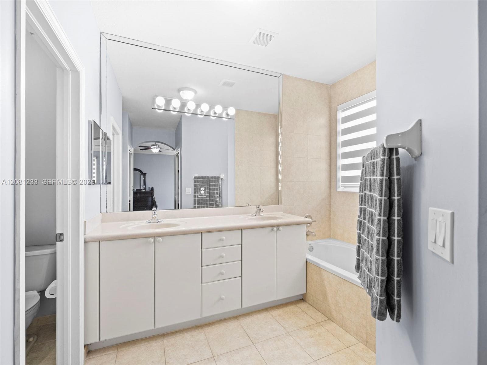 15541 SW 21st Ter photo 7