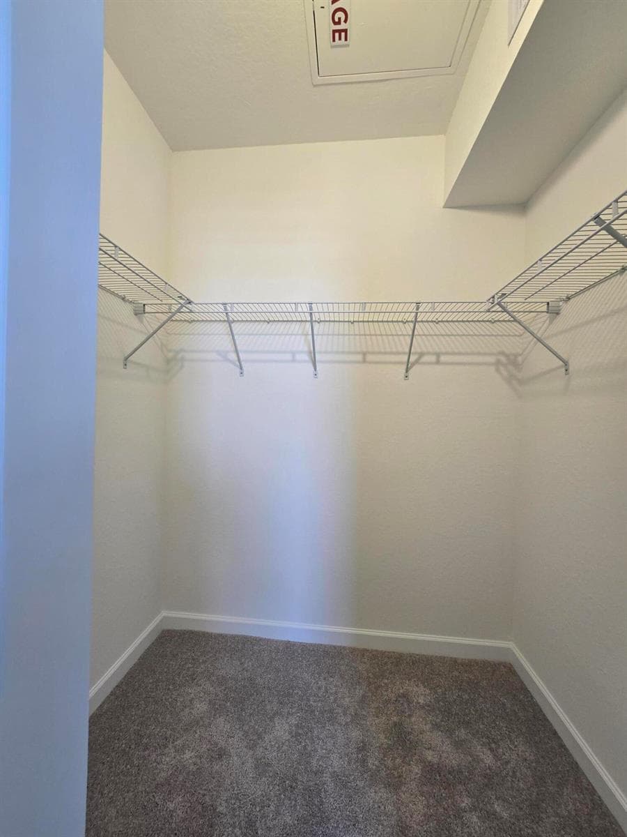 walking closet MB